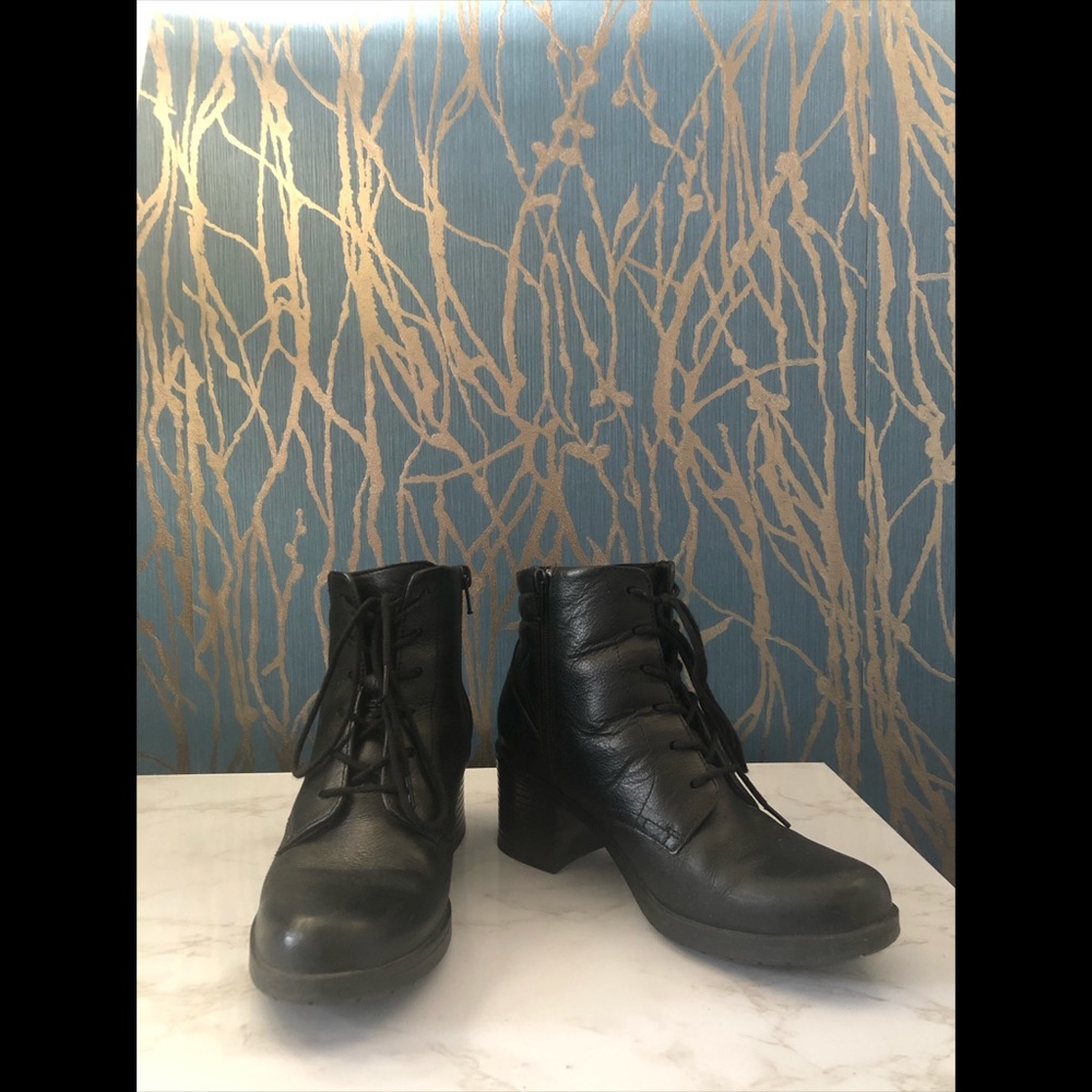 Clarks Leather Bootie